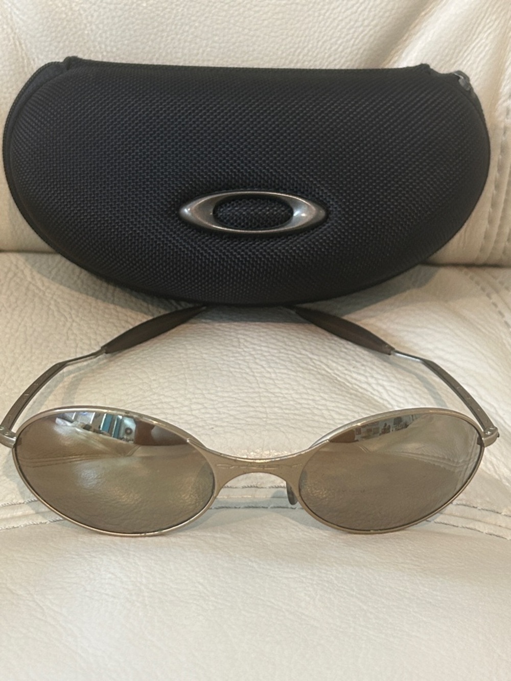 Oakley Ewire Gen1 Iridium Vintage 1990’s Gold w/gold lenses & Oakley Case